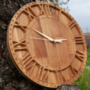 Relógio Numeração Romana em madeira maciça de carvalho 30cm