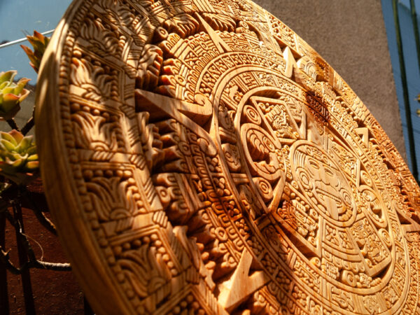 Calendário Azteca em madeira natural - Image 3