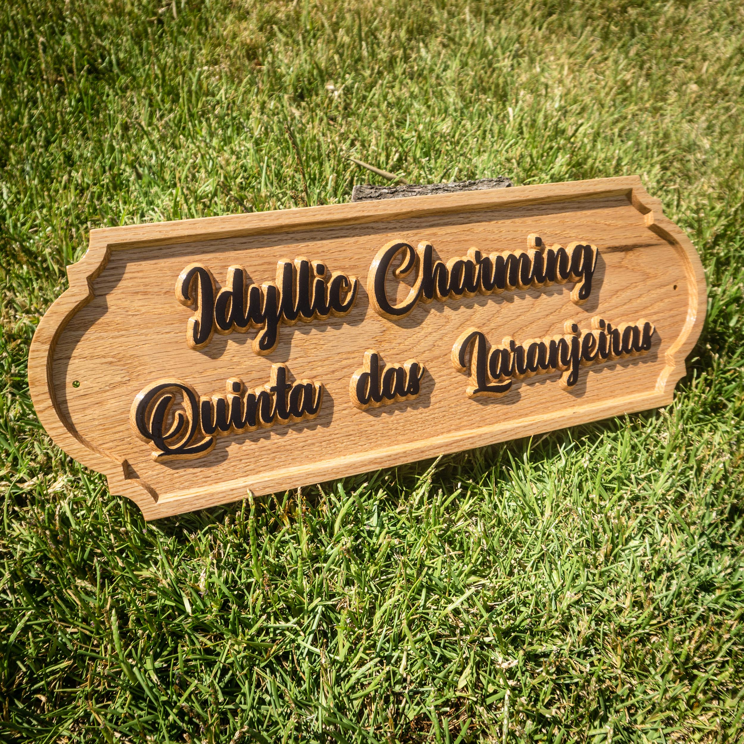 Placa personalizada em madeira de carvalho para exterior
