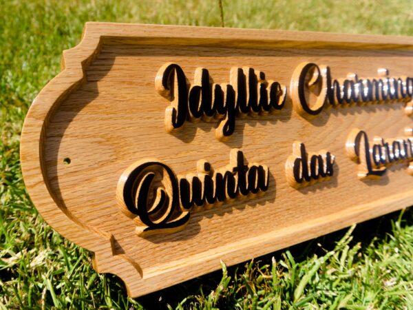 Placa personalizada em madeira de carvalho para exterior - Image 5