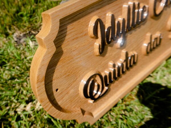 Placa personalizada em madeira de carvalho para exterior - Image 3